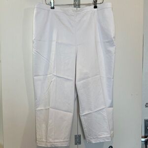 🎉 Alfred Dunner Women's White Capri Pants